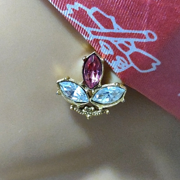 1928 Jewelry - Vintage rhinestone earrings.